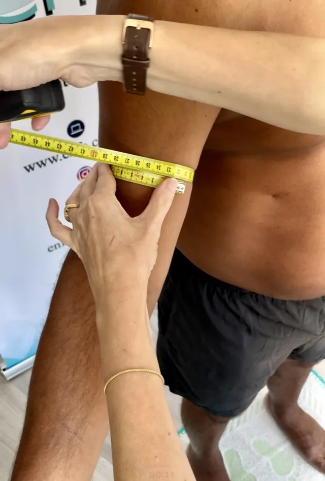 Measuring a muscle girth with a tape measure
